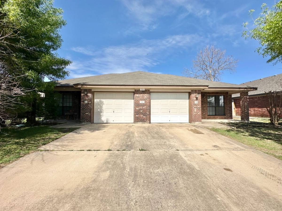 Townhouse for rent at 1111 Cinch Dr, Killeen, TX 76549