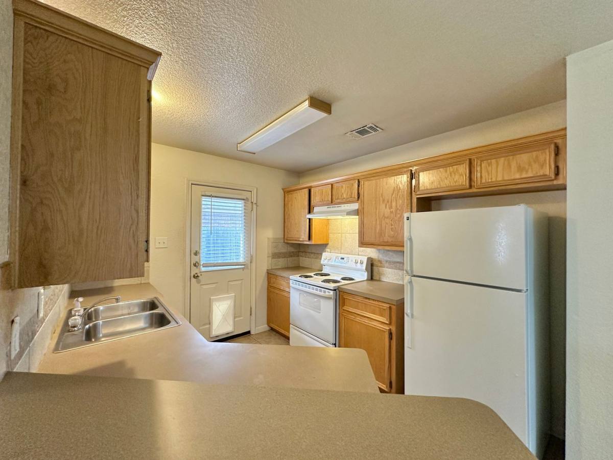 Townhouse for rent at 1111 Cinch Dr, Killeen, TX 76549