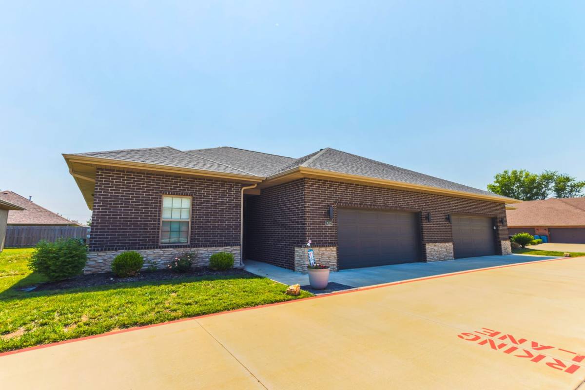 Townhouse for rent at 3021 W Cardinal St, Springfield, MO 65810