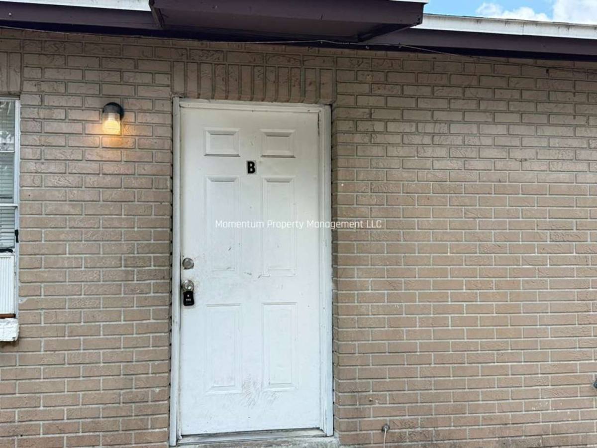 Apartment for rent at 8218 N Elmer St, Tampa, FL 33604