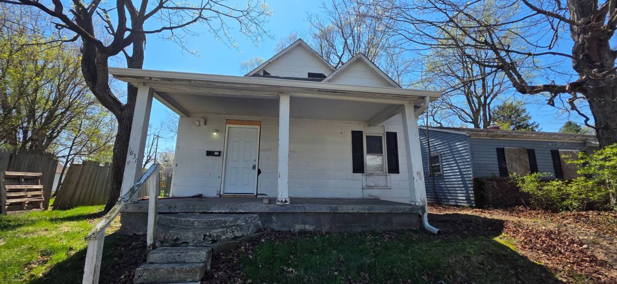 House for rent at 1631 W 7th St, Anderson, IN 46016