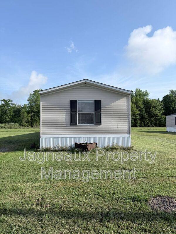 House for rent at 1914 Center St, Vinton, LA 70668