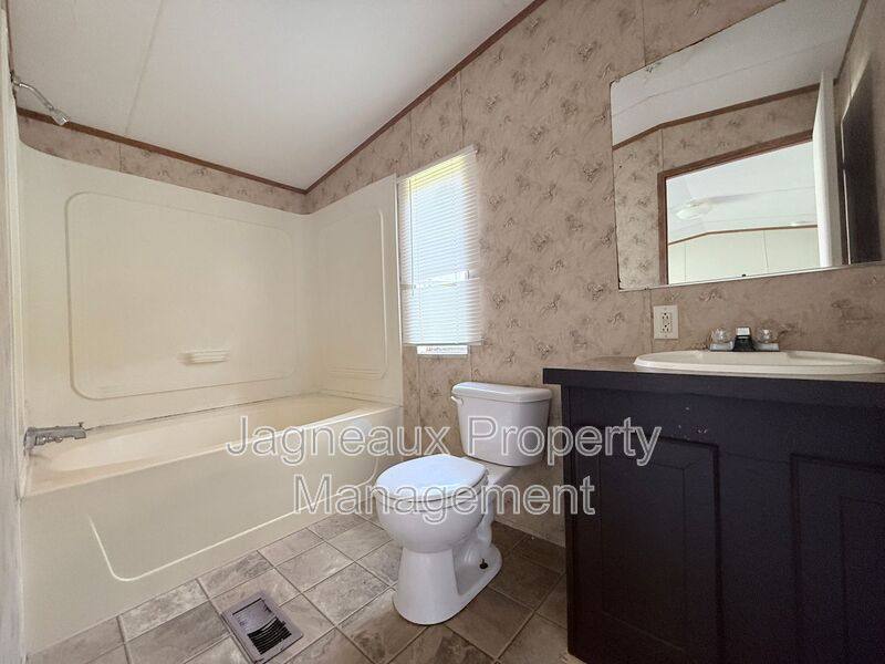 House for rent at 1914 Center St, Vinton, LA 70668