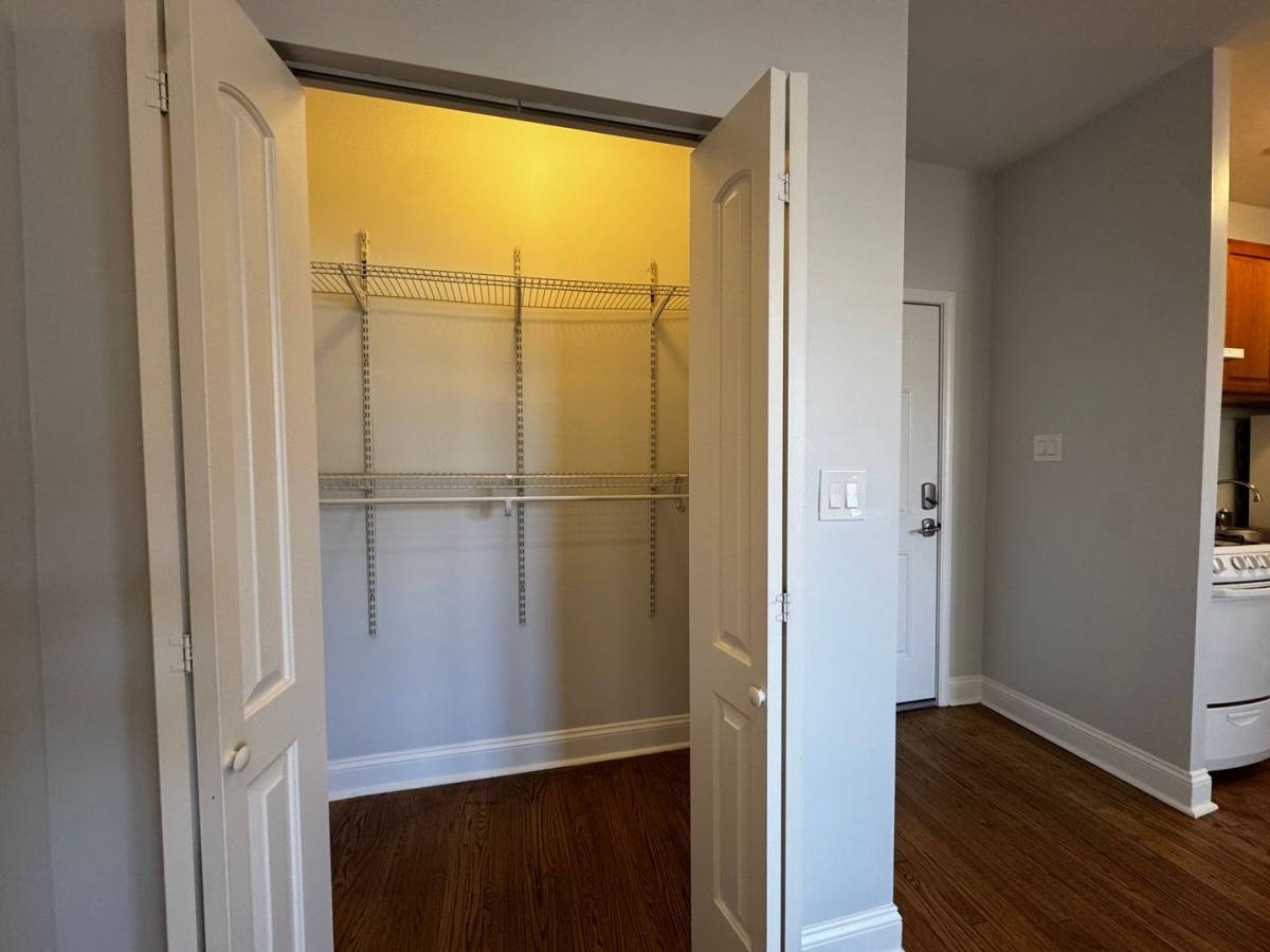 Apartment for rent at 1344 W Lunt Ave, Chicago, IL 60626