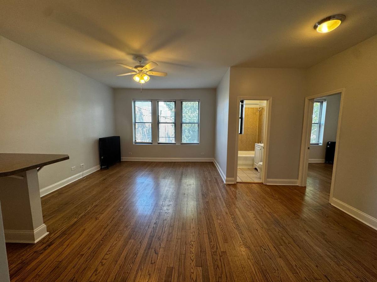 Apartment for rent at 1344 W Lunt Ave, Chicago, IL 60626