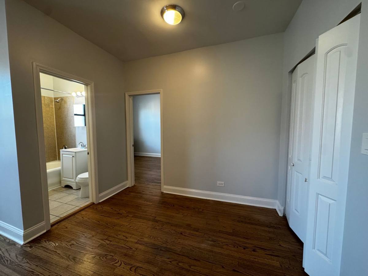 Apartment for rent at 1344 W Lunt Ave, Chicago, IL 60626