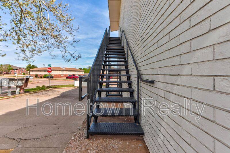 Apartment for rent at 1012 Chartrand Ave #31, Edmond, OK 73034