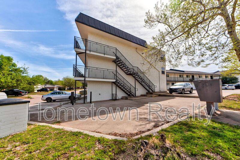 Apartment for rent at 1012 Chartrand Ave #31, Edmond, OK 73034