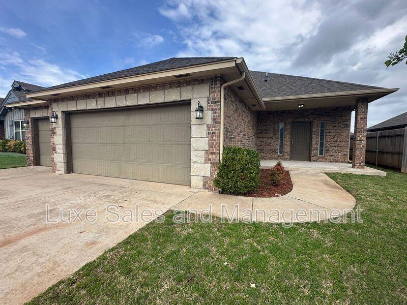 House for rent at 8017 NW 160th Terrace, Edmond, OK 73013