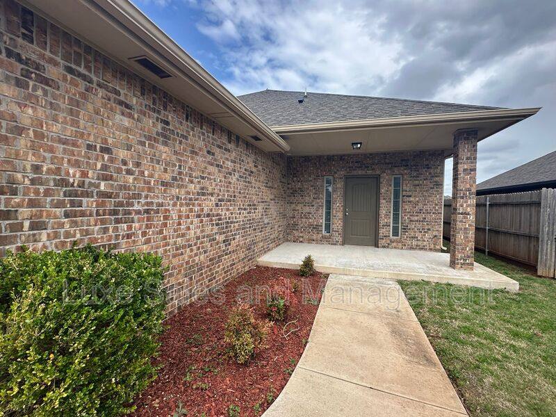 House for rent at 8017 NW 160th Terrace, Edmond, OK 73013