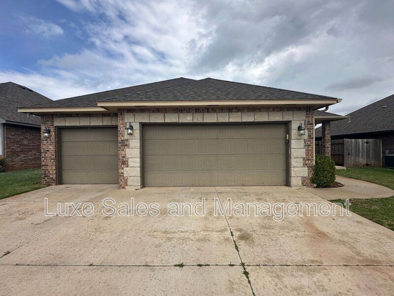 House for rent at 8017 NW 160th Terrace, Edmond, OK 73013