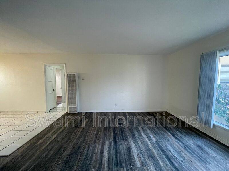 Apartment for rent at 622 1 2 E #97TH, Inglewood, CA 90301