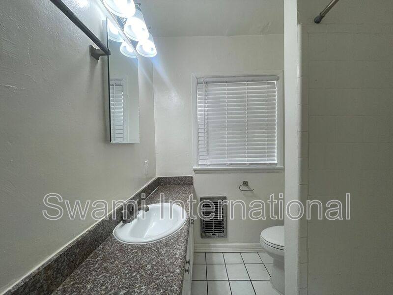 Apartment for rent at 622 1 2 E #97TH, Inglewood, CA 90301