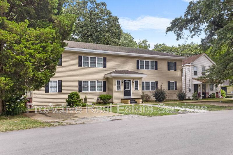 Apartment for rent at 1415 Commerce Ave #1, Chesapeake, VA 23324