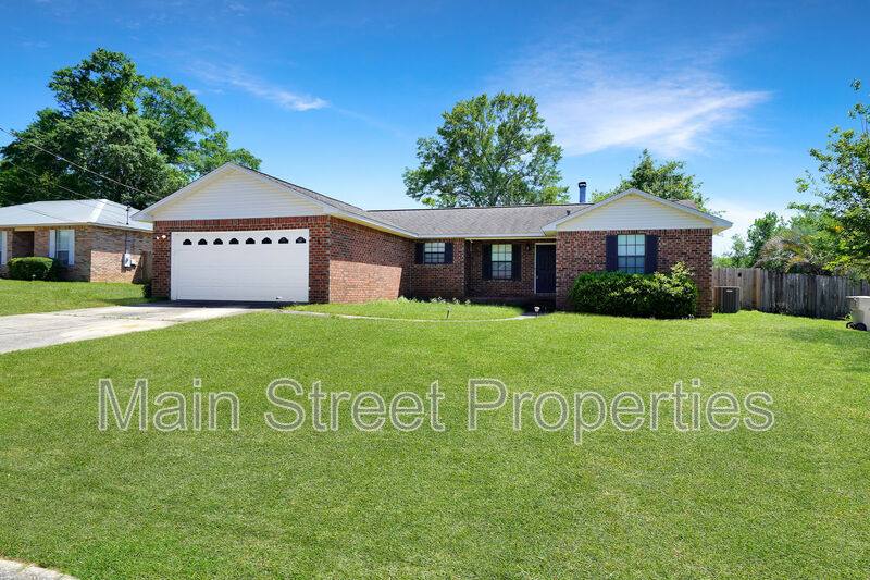 House for rent at 323 Twisted Oak Dr, Cantonment, FL 32533