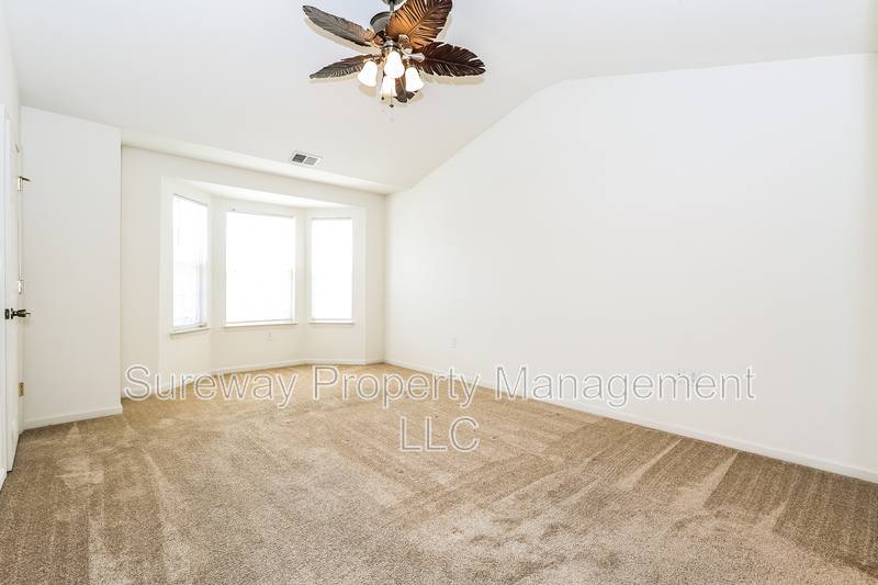 Townhouse for rent at 158 Chancellor Dr, Woodbury, NJ 08096