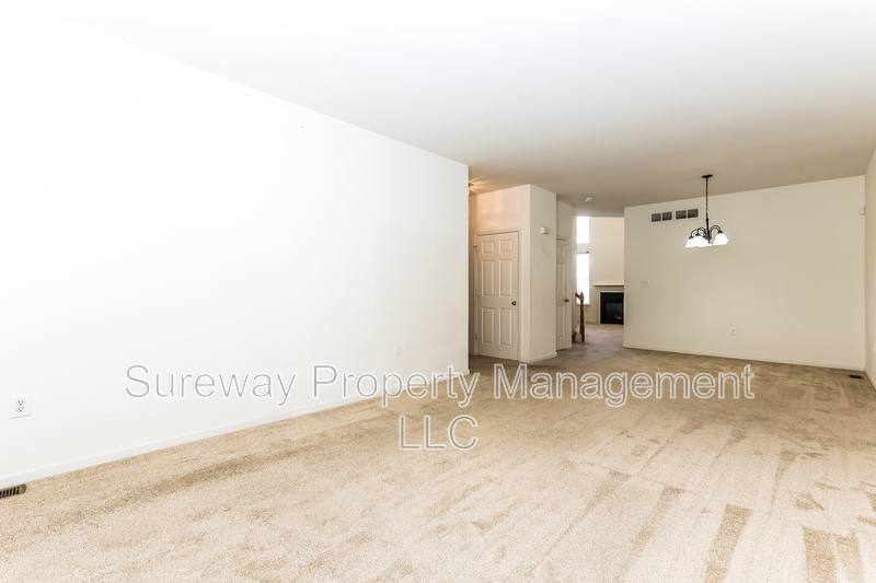 Townhouse for rent at 158 Chancellor Dr, Woodbury, NJ 08096