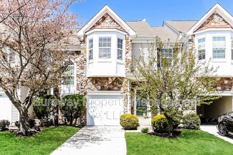Townhouse for rent at 158 Chancellor Dr, Woodbury, NJ 08096