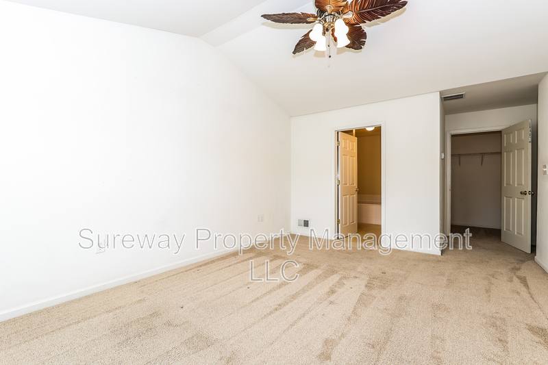 Townhouse for rent at 158 Chancellor Dr, Woodbury, NJ 08096