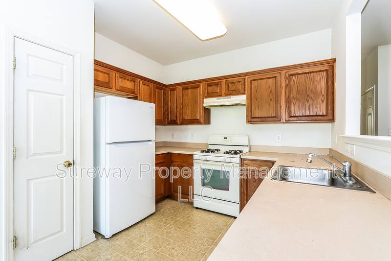 Townhouse for rent at 158 Chancellor Dr, Woodbury, NJ 08096
