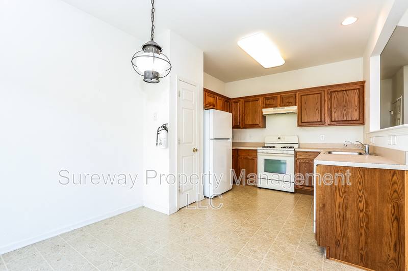 Townhouse for rent at 158 Chancellor Dr, Woodbury, NJ 08096