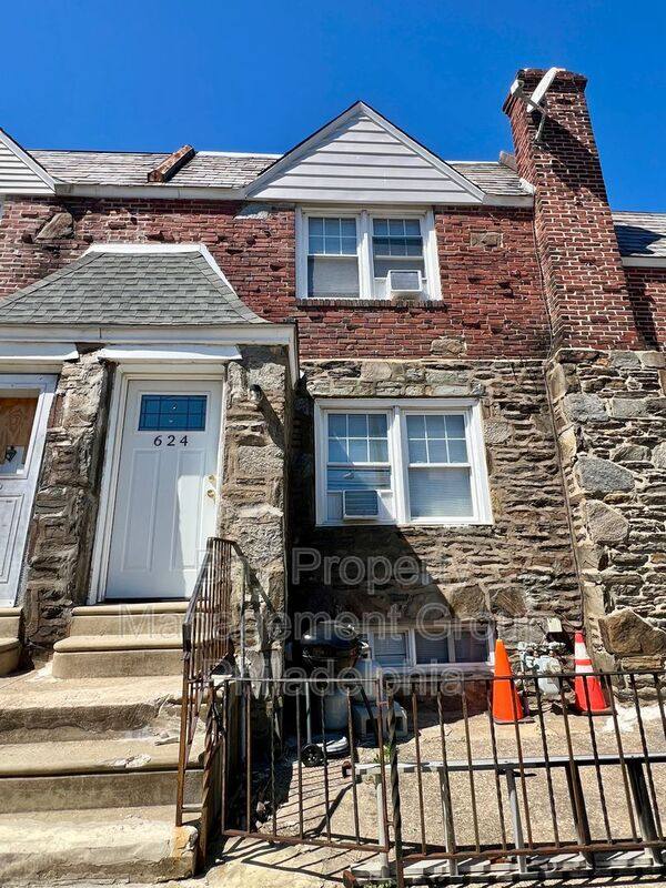 Townhouse for rent at 624 Briarcliff Rd, Upper Darby, PA 19082
