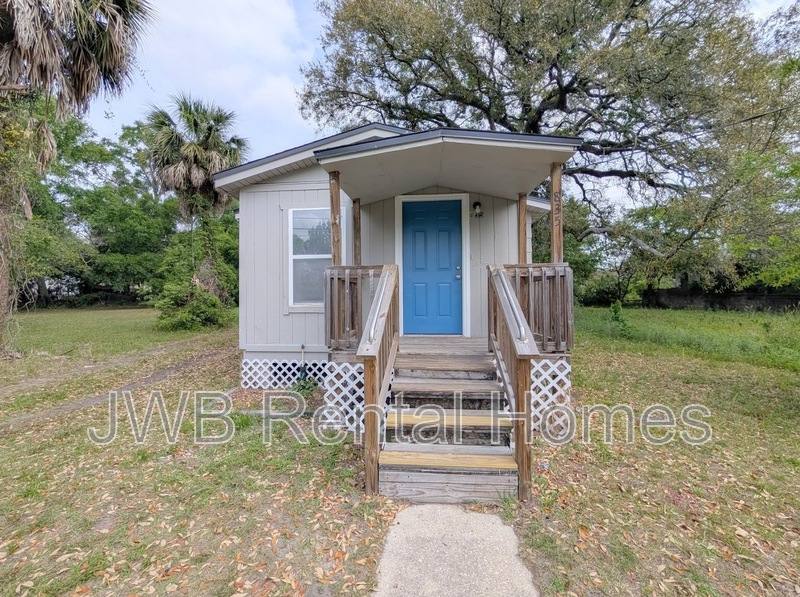House for rent at 835 Union St E, Jacksonville, FL 32206