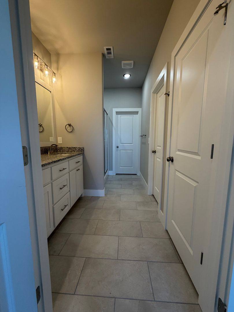 Townhouse for rent at 1002 Seaborn Way, Gravette, AR 72736