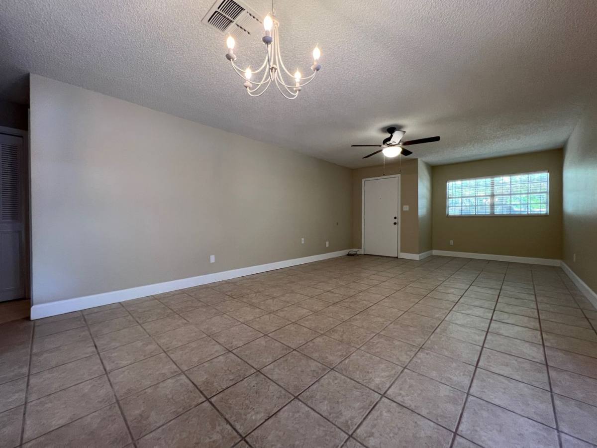 House for rent at 529 Hibiscus Way, Orlando, FL 32807