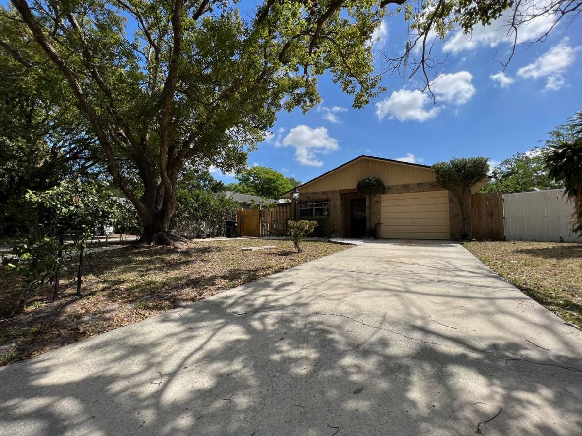 House for rent at 529 Hibiscus Way, Orlando, FL 32807