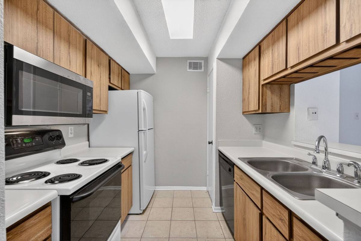 Condo for rent at 2800 Jeanetta St, Houston, TX 77063