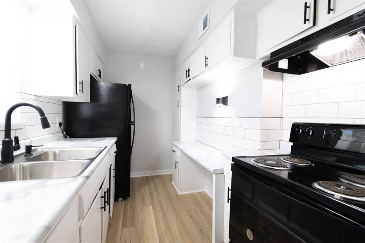 Apartment for rent at 801 N 48th St, Omaha, NE 68132