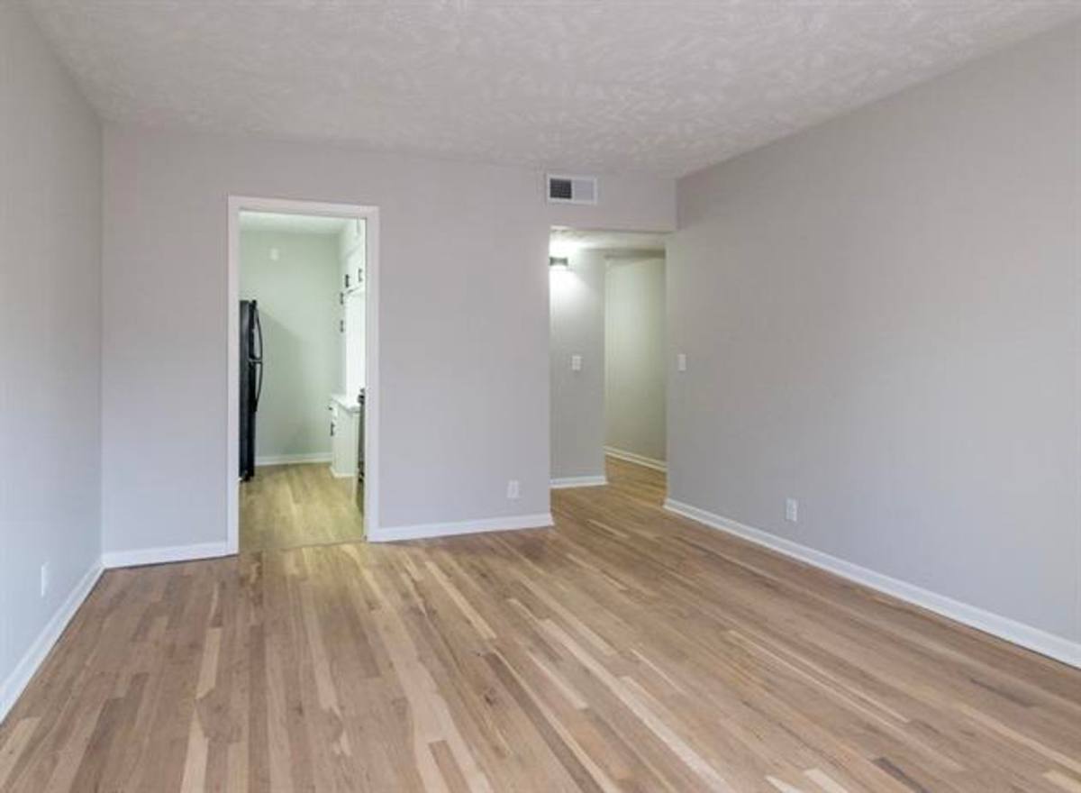 Apartment for rent at 801 N 48th St, Omaha, NE 68132