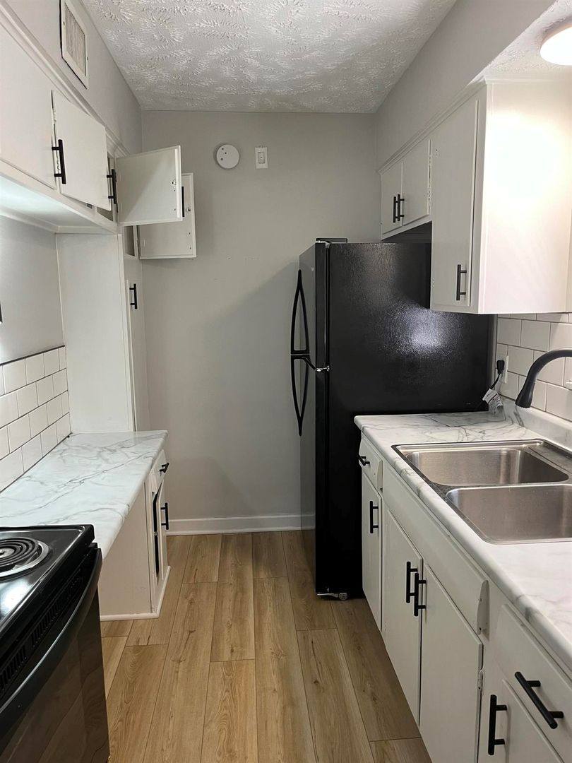 Apartment for rent at 801 N 48th St, Omaha, NE 68132