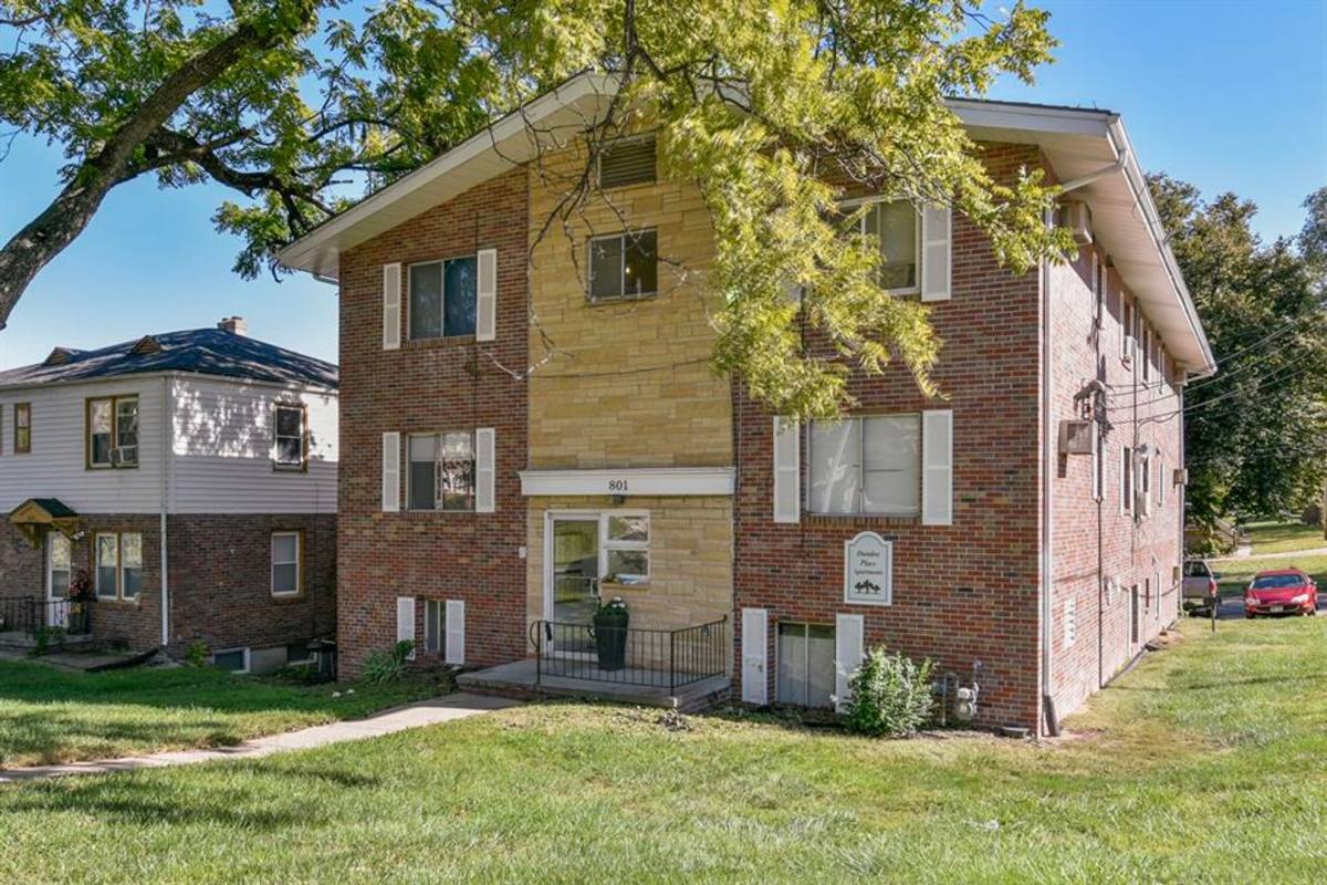 Apartment for rent at 801 N 48th St, Omaha, NE 68132