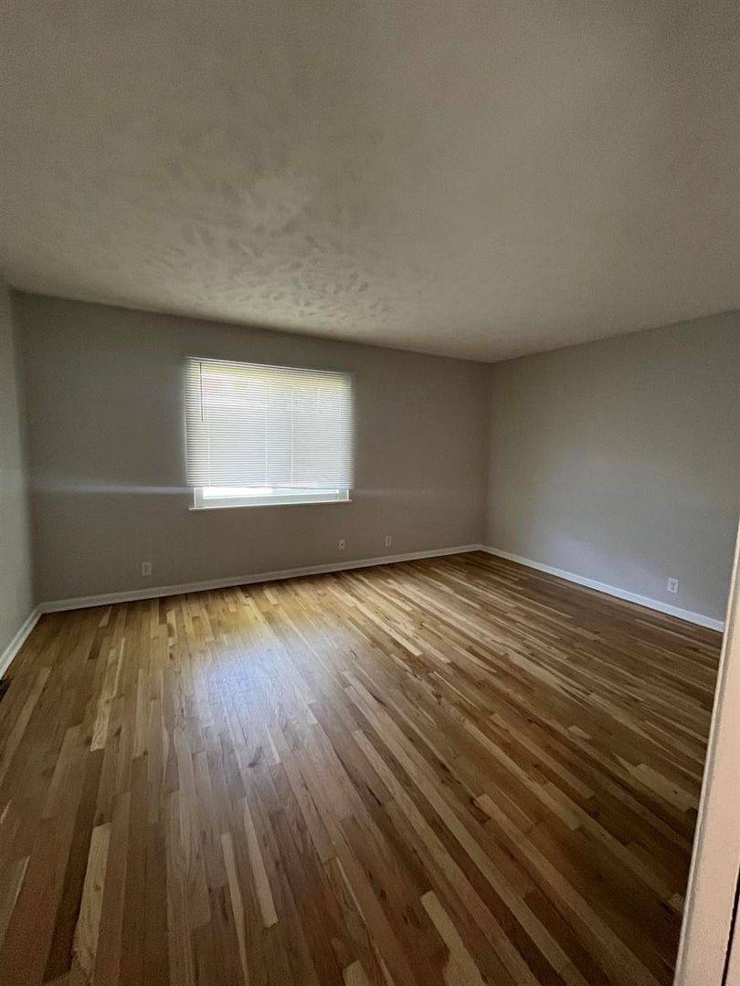 Apartment for rent at 801 N 48th St, Omaha, NE 68132