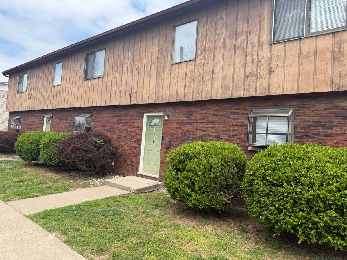 Apartment for rent at 412 E Hester, Carbondale, IL 62901