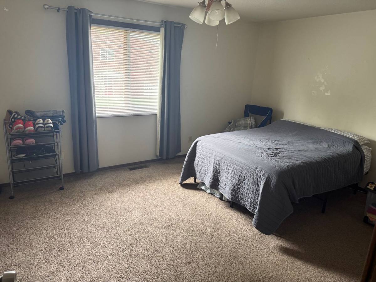 Apartment for rent at 412 E Hester, Carbondale, IL 62901