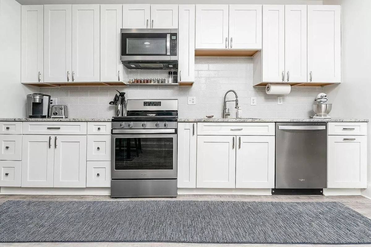Townhouse for rent at 1233 E Livingston Ave, Columbus, OH 43205
