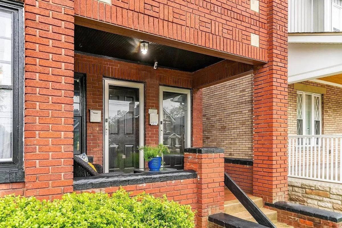 Townhouse for rent at 1233 E Livingston Ave, Columbus, OH 43205