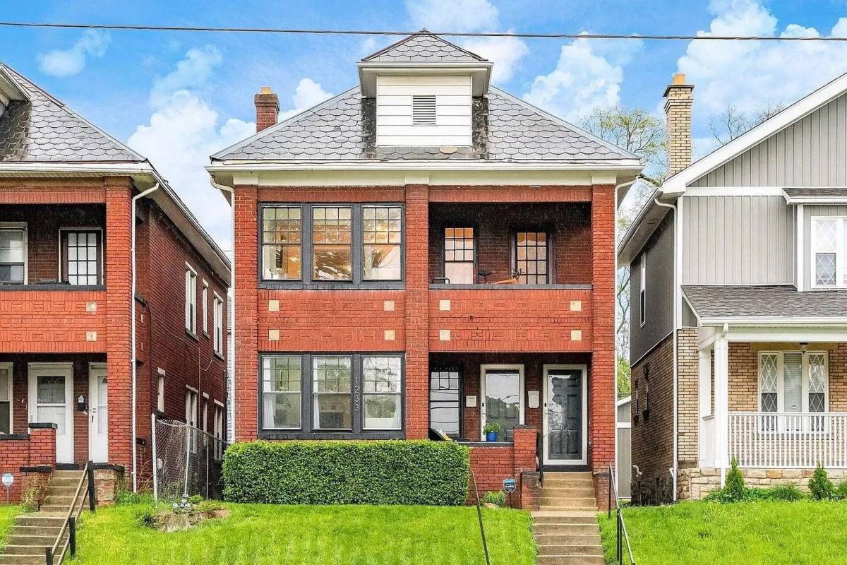 Townhouse for rent at 1233 E Livingston Ave, Columbus, OH 43205
