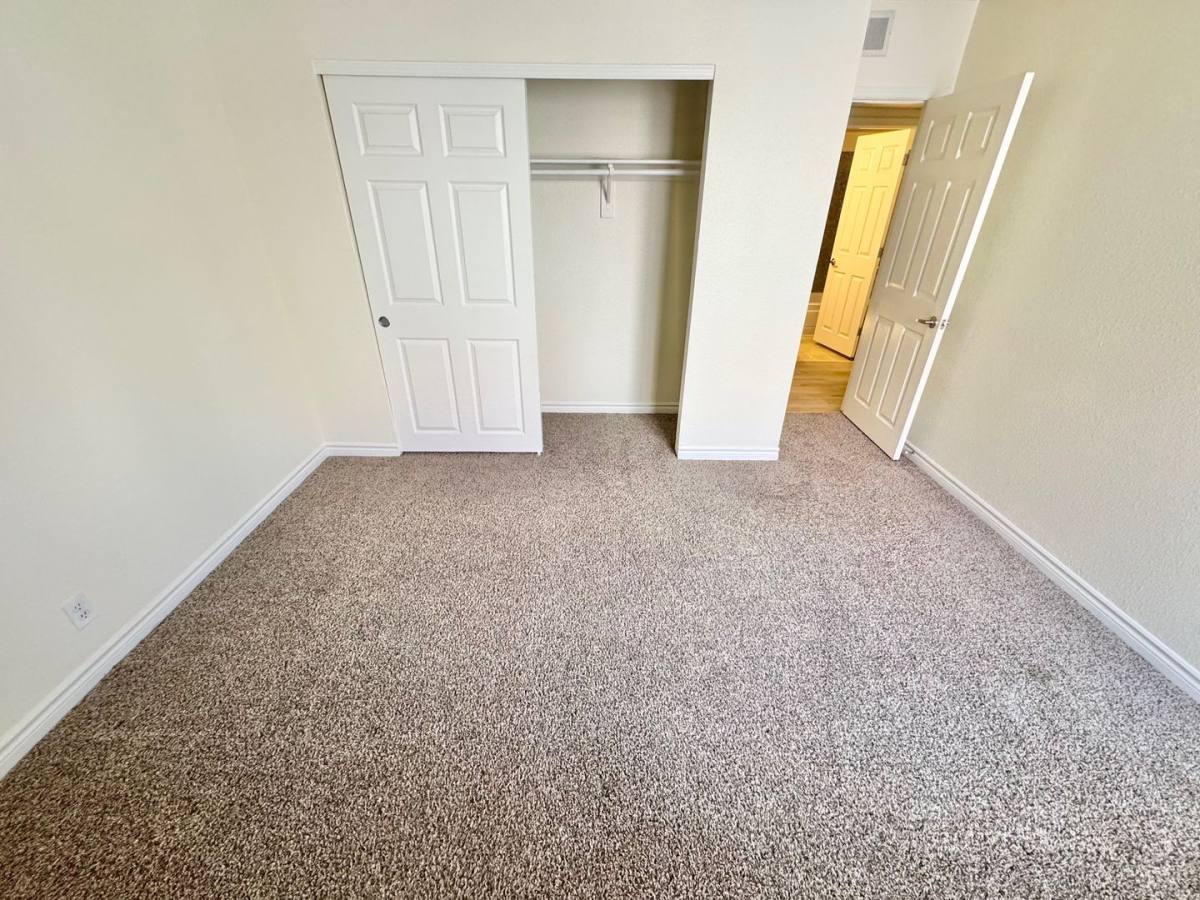 Condo for rent at 5422 River Glen Dr #BLDG 135, Las Vegas, NV 89103