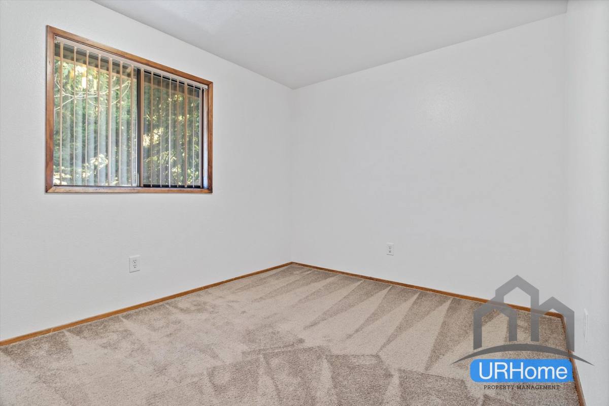 Apartment for rent at 400 SE 169th Ave, Portland, OR 97233