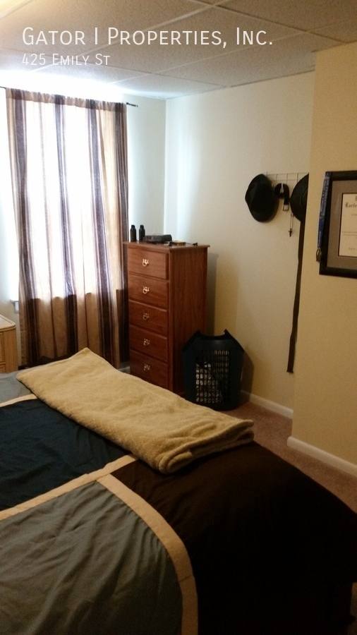 House for rent at 425 Emily St, Philadelphia, PA 19148