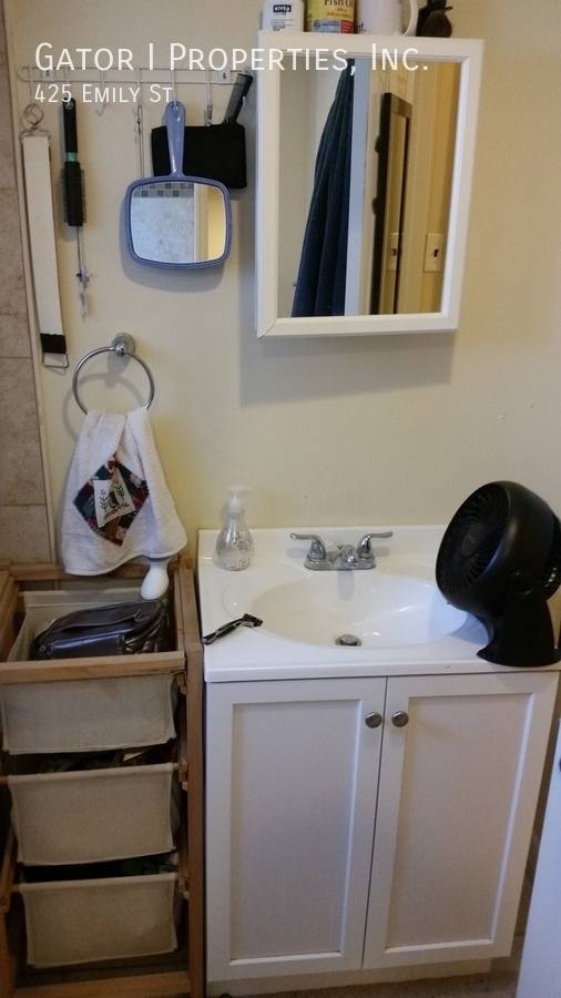 House for rent at 425 Emily St, Philadelphia, PA 19148
