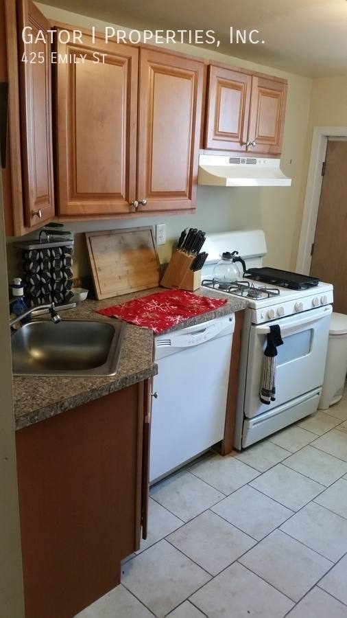 House for rent at 425 Emily St, Philadelphia, PA 19148