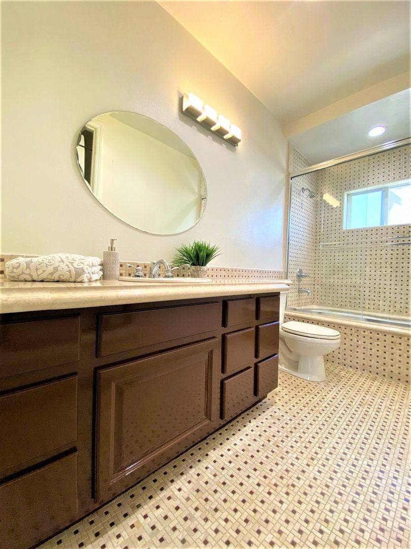Apartment for rent at 1467 S Holt Ave, Los Angeles, CA 90035