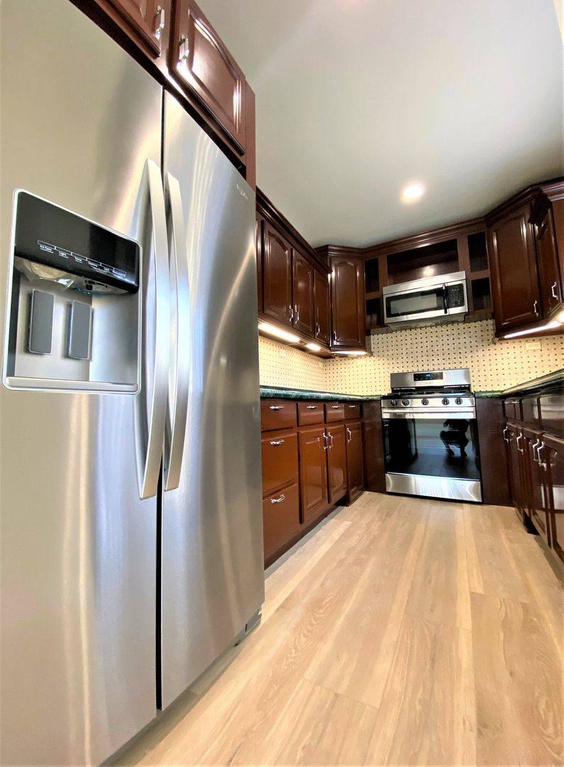 Apartment for rent at 1467 S Holt Ave, Los Angeles, CA 90035