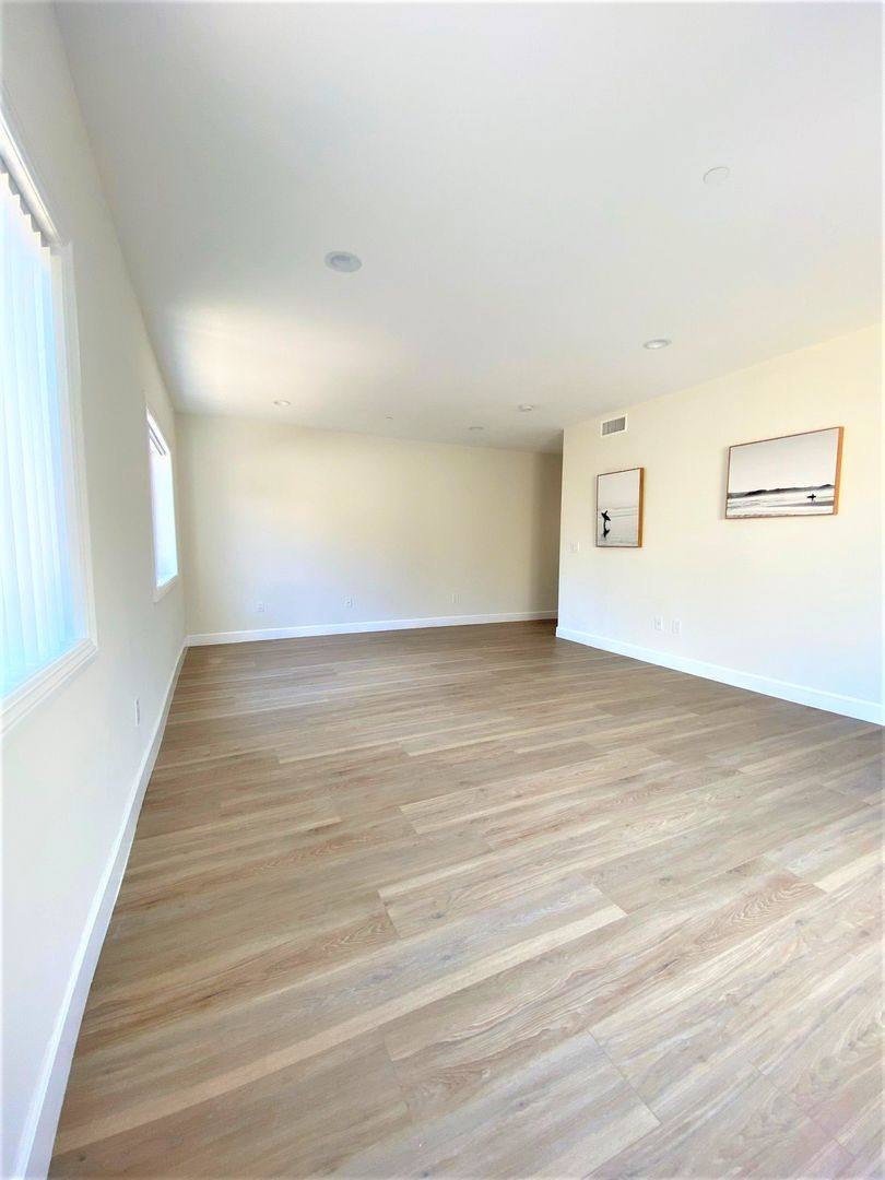Apartment for rent at 1467 S Holt Ave, Los Angeles, CA 90035