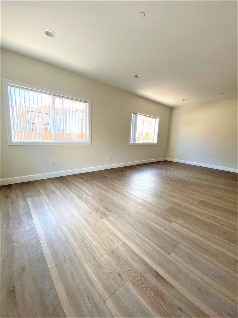 Apartment for rent at 1467 S Holt Ave, Los Angeles, CA 90035
